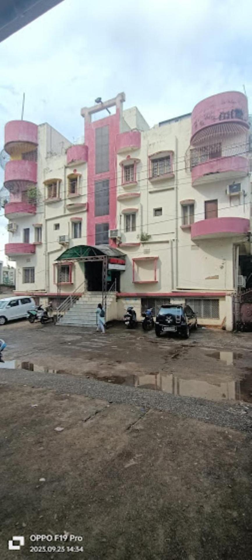 Laxminarayan Club & Resort Vadodara Ngoại thất bức ảnh